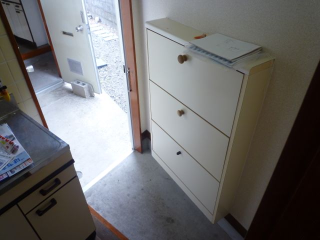 Entrance. Also decent offer shoebox