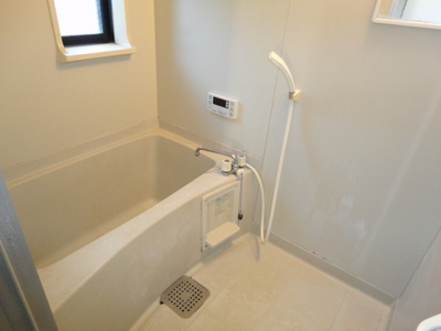 Bath. There bathroom ventilation window