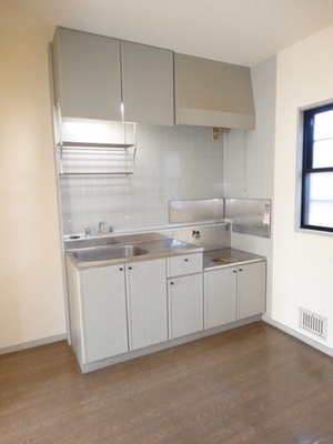 Kitchen. Two-burner stove installation Allowed