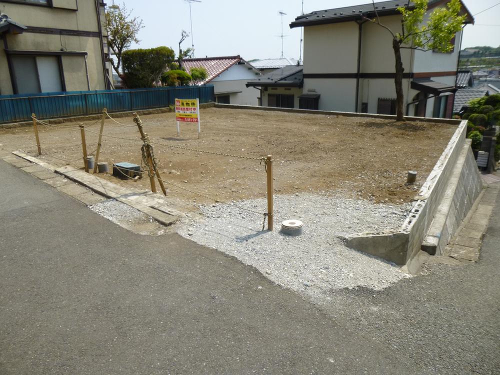 Local photos, including front road. Local (April 26, 2013) Shooting