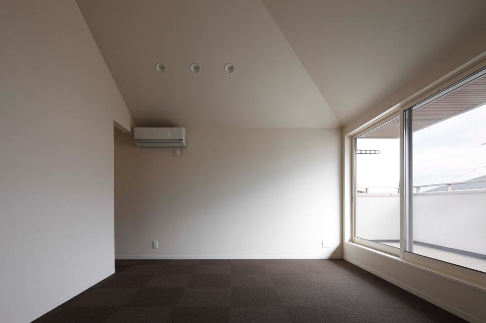 Non-living room. Second floor bedroom Large space and spacious with a gradient ceiling