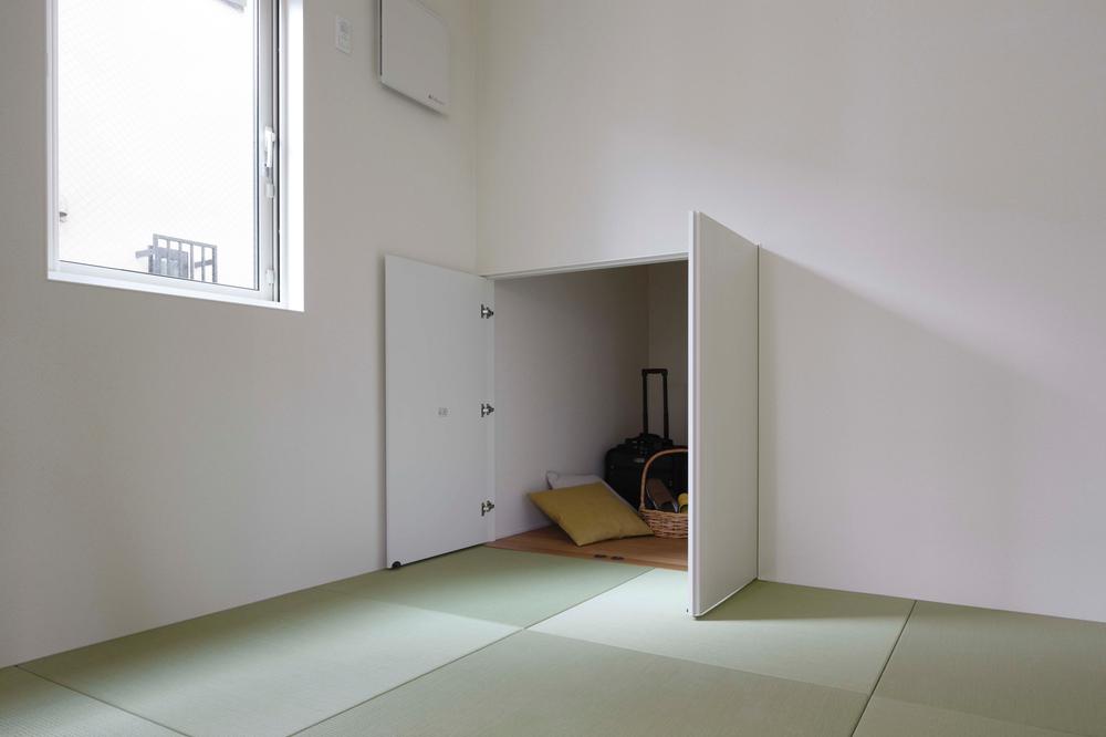 Receipt. Large capacity of stairs under the storage room (11 May 2012) shooting