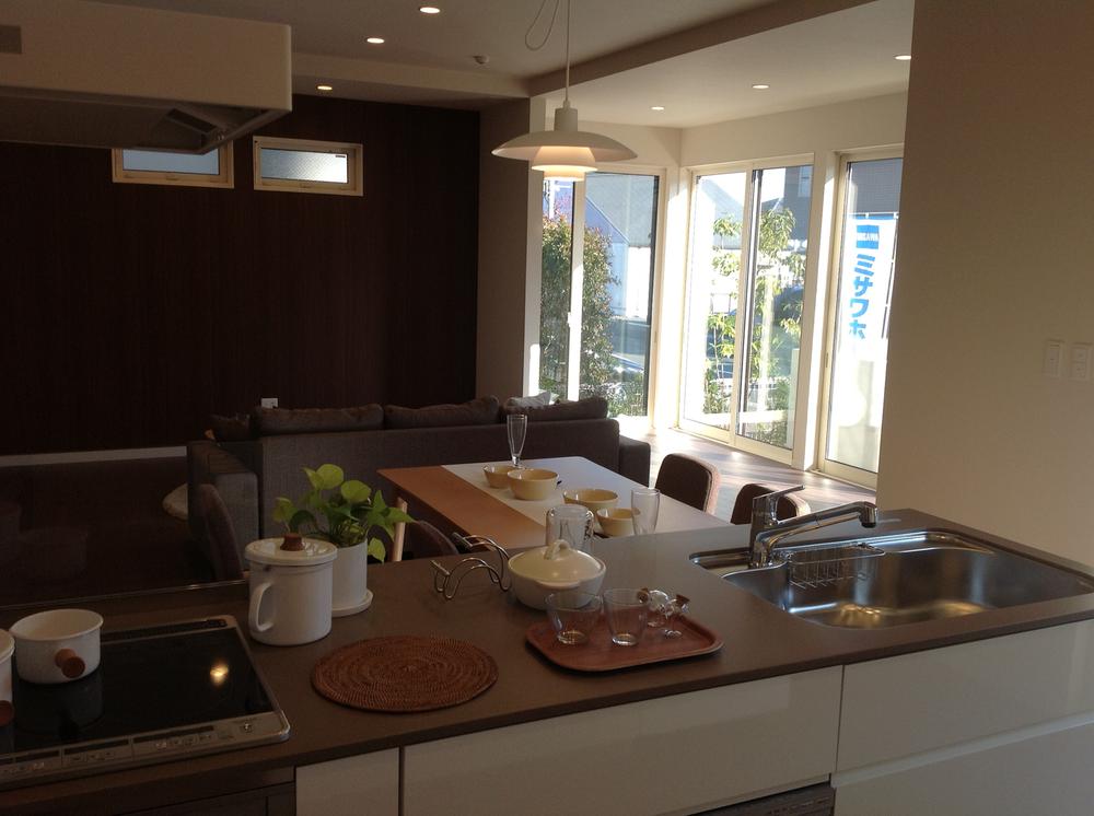 Living. Bright living room wrapped in plenty of sunlight