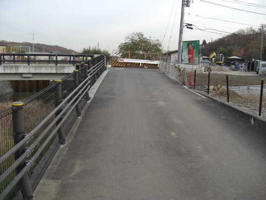 Local photos, including front road. Frontal road