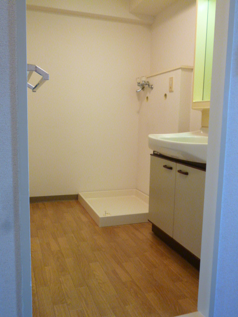 Washroom. Spacious water around