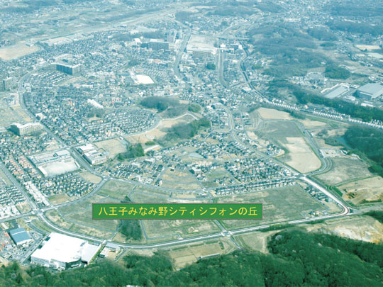 aerial photograph. This subdivision was made a "town of MidoriIku" concept is, Urban Village combines the natural performance, such as the urban functions and Resort. 536 urban development that can be achieved because of the scale that the compartment is attractive (Aerial ・ April 2009 shooting)