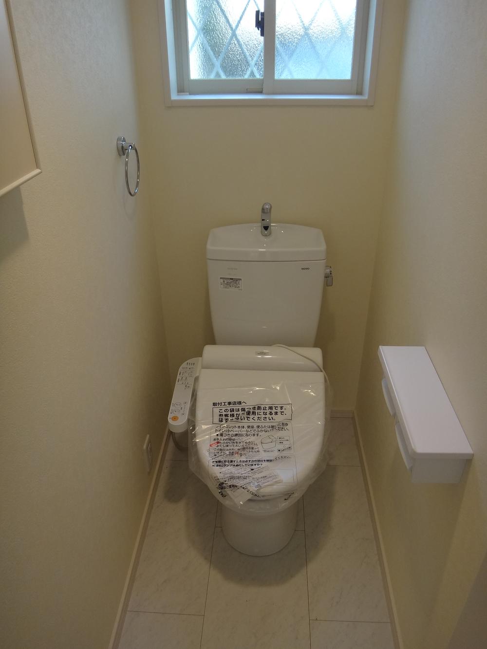 Toilet. Indoor (11 May 2013) Shooting