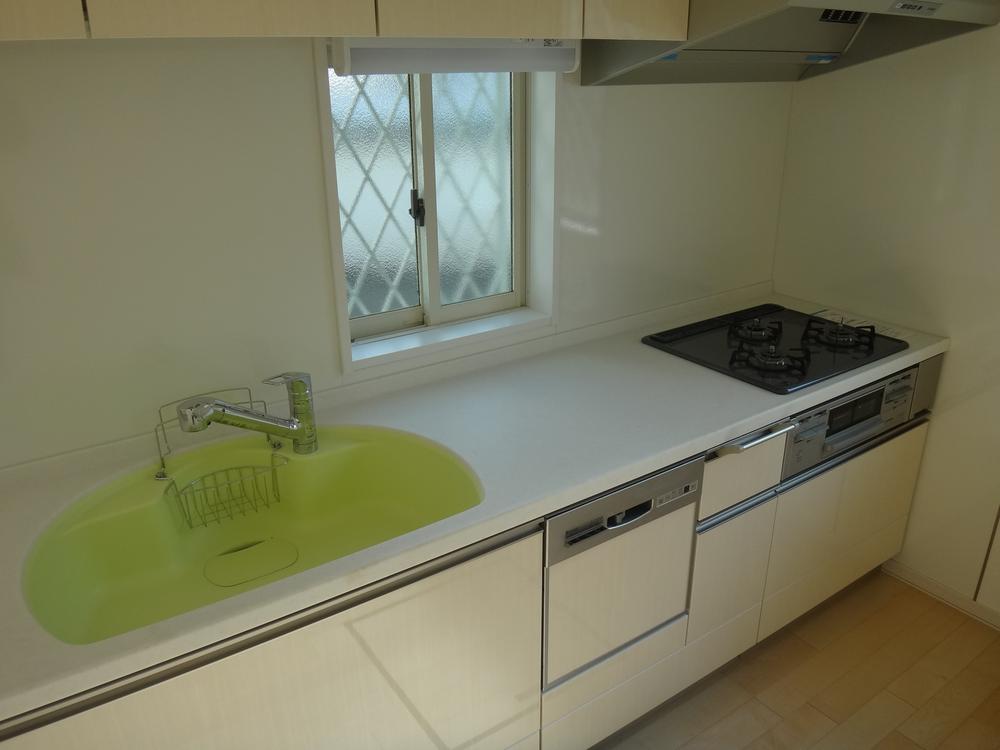 Kitchen. Indoor (11 May 2013) Shooting