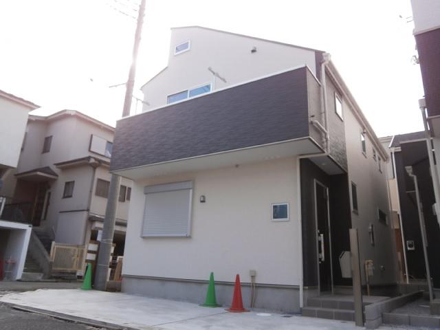 Local appearance photo. 5 Building