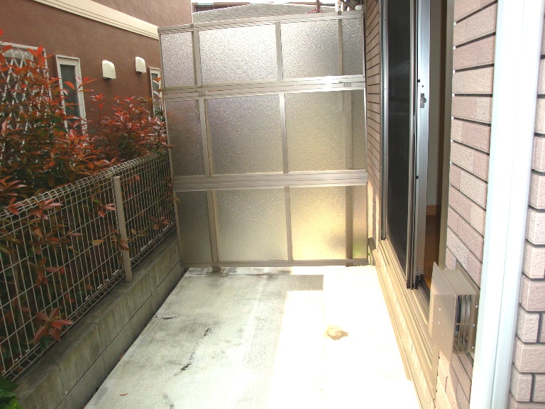 Garden. It has a private garden designed to be used freely