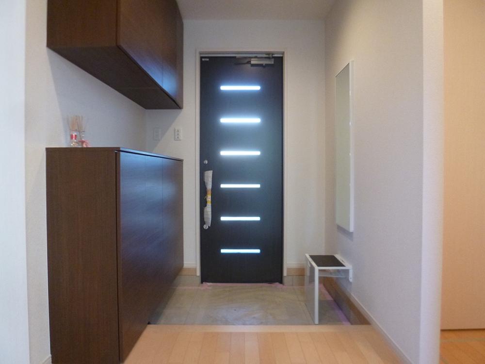 Entrance. Local (12 May 2013) Shooting