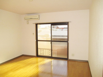 Other room space. Sunny