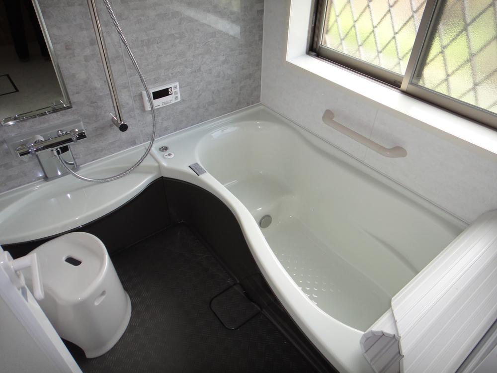 Same specifications photo (bathroom)