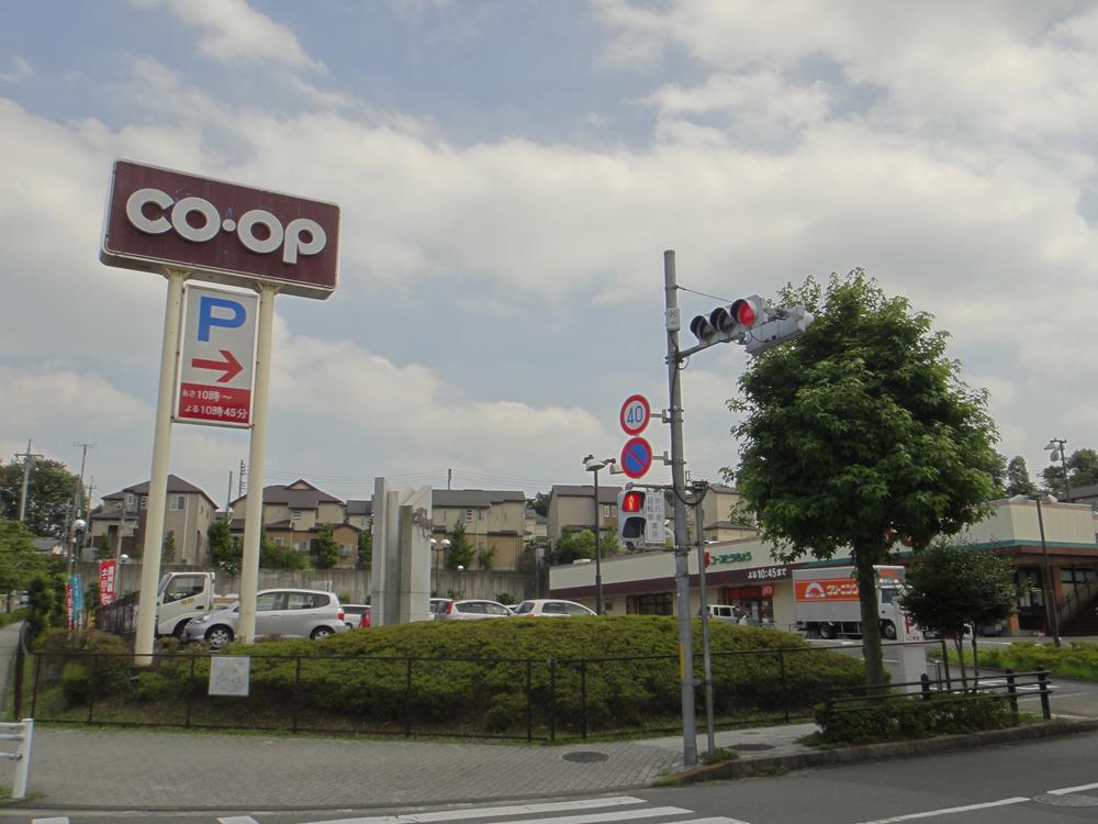 Supermarket. 837m until KopuTokyo Shiroyamate shop