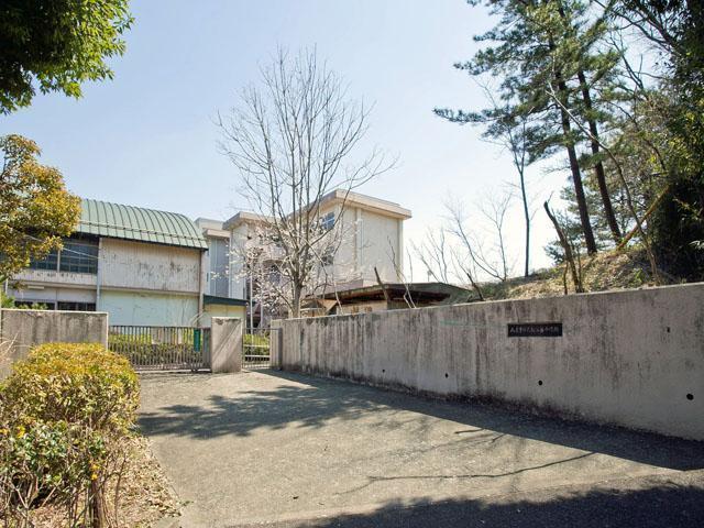 Junior high school. 1118m to Hachioji Municipal Matsugaya junior high school