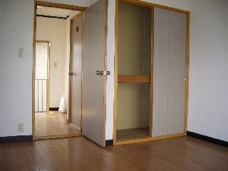 Living and room. 6 Pledge of Western-style