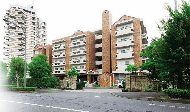 Local appearance photo. It is tiled appearance of the Southern European-style. Dealings with many Berukorinu Minami-Osawa among the Minami-Osawa area.