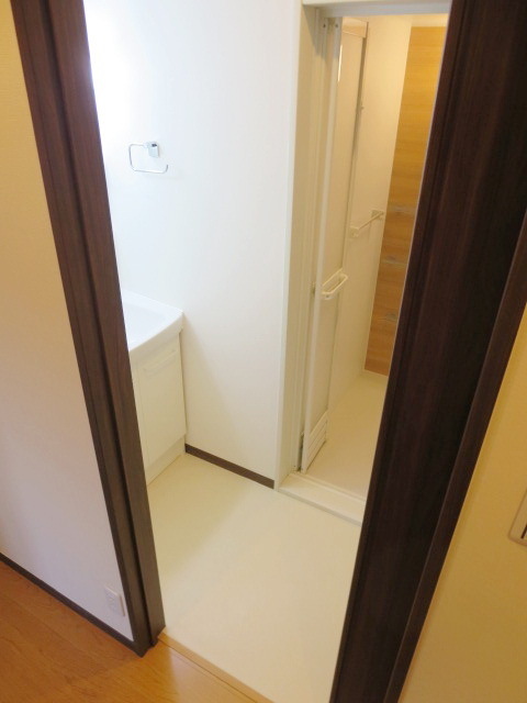 Washroom. Happy with independent wash dressing room