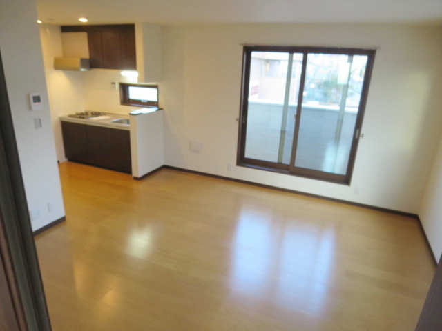 Living and room. This breadth that does not get lost even the arrangement of the furniture