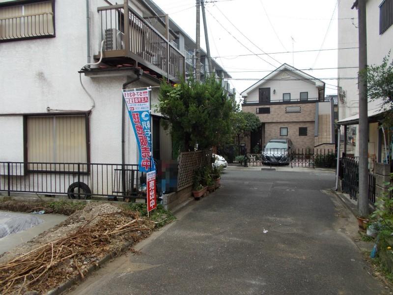 Local photos, including front road. Local (10 May 2013) Shooting