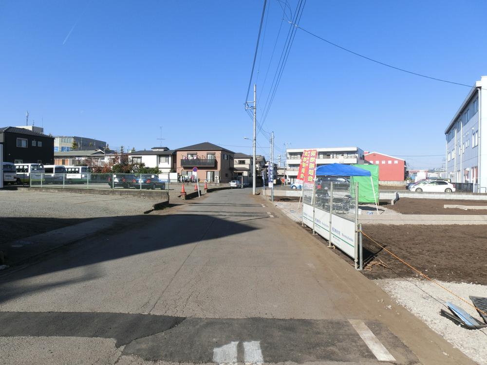 Local photos, including front road. Shoot the front road from east