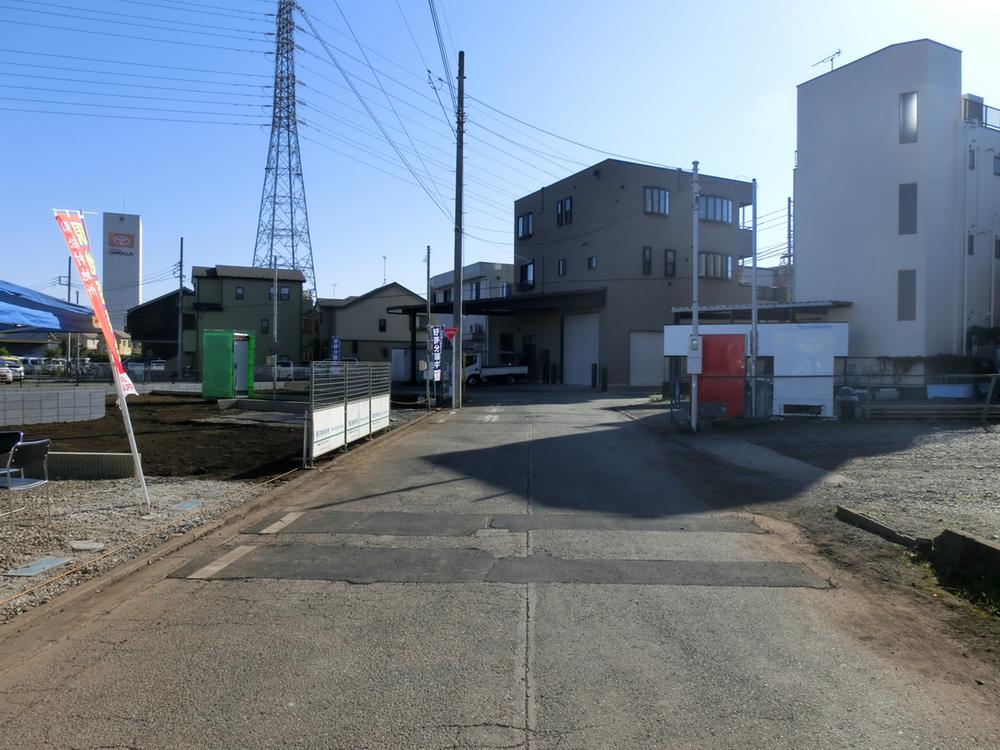 Local photos, including front road. Shoot the front road from west