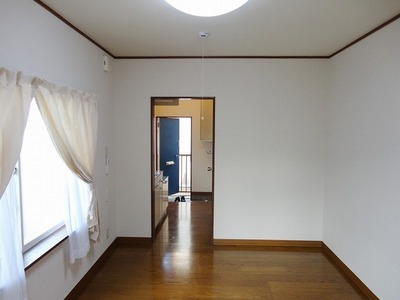 Other room space. Bright Western-style