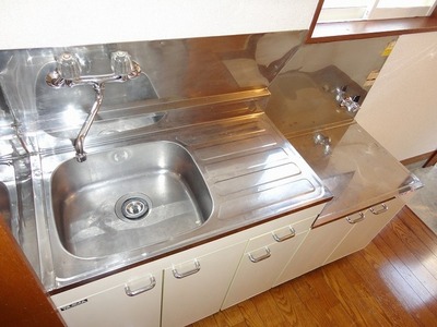 Kitchen. Two-burner gas stove installation Allowed
