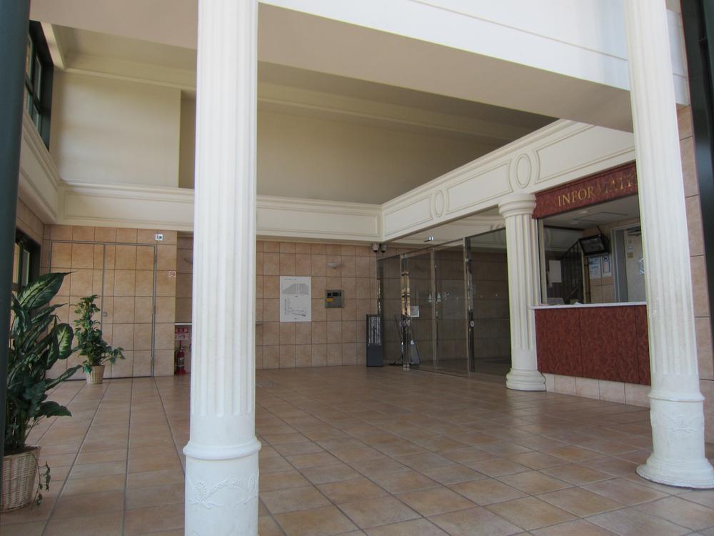Entrance. Common areas