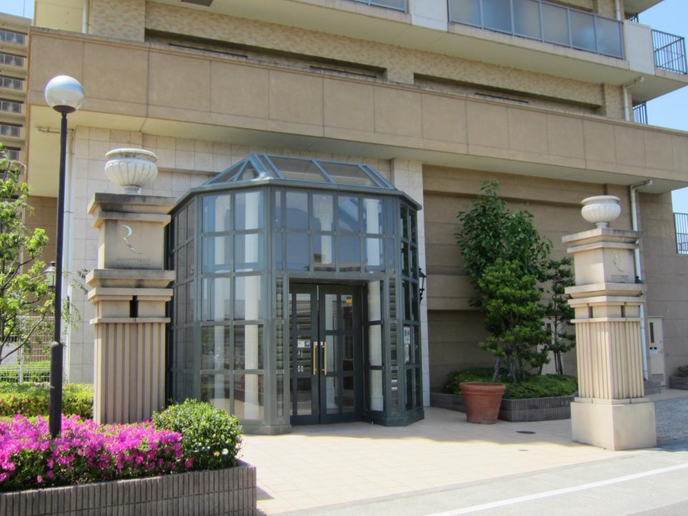 Entrance. Common areas