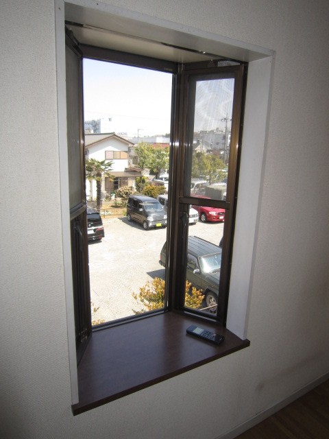 Other room space. bay window