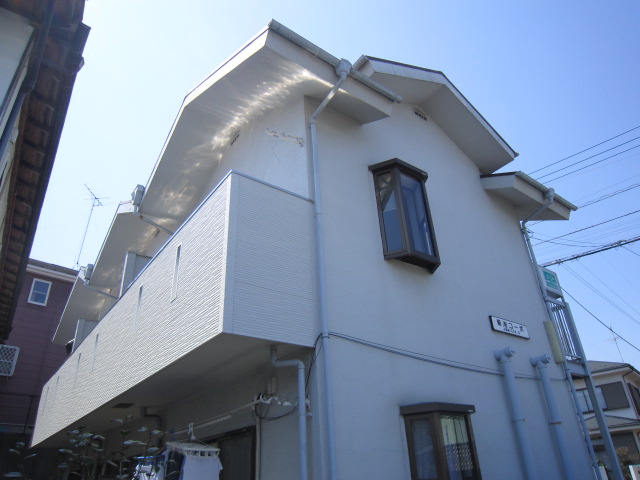 Building appearance. Complete photo