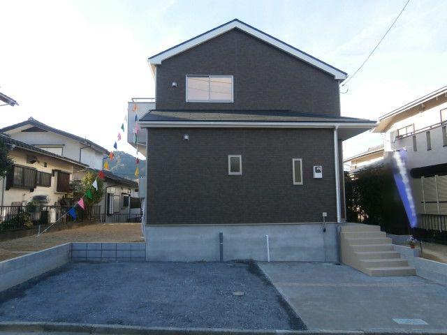 Local appearance photo. Car space parallel three Allowed