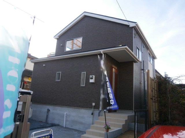 Local appearance photo. Human sensor with a porch light