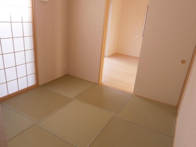 Non-living room. Out possible 2WAY type from two directions