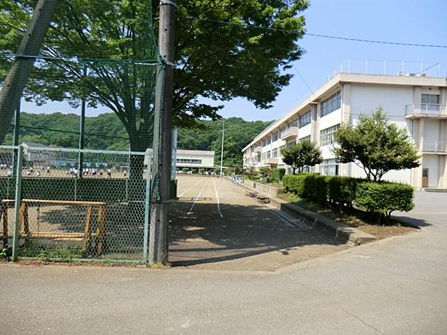 Junior high school. Shiroyama 3230m until junior high school