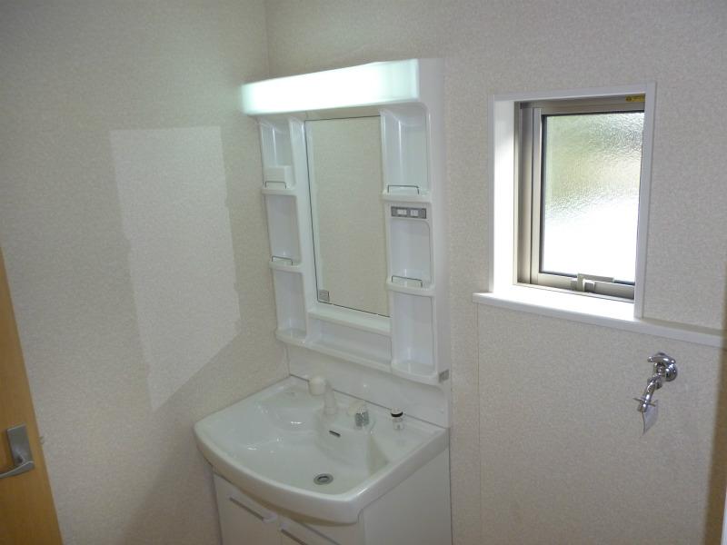 Wash basin, toilet. Indoor (12 May 2013) Shooting