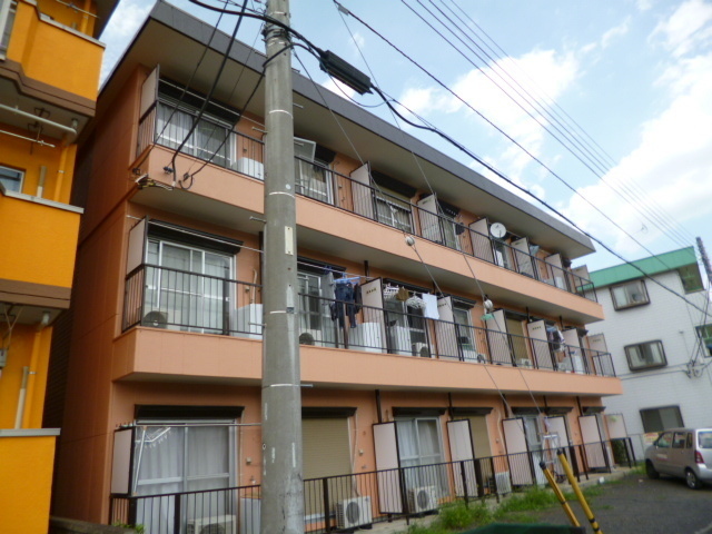 Building appearance. Situated in a quiet, residential area