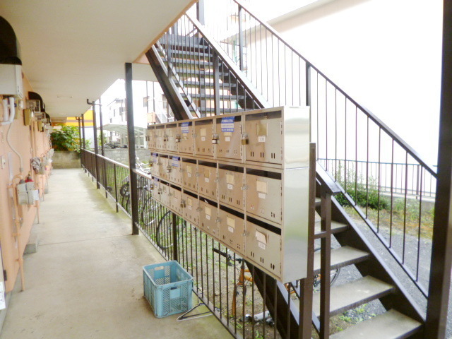 Entrance. Set post-installation