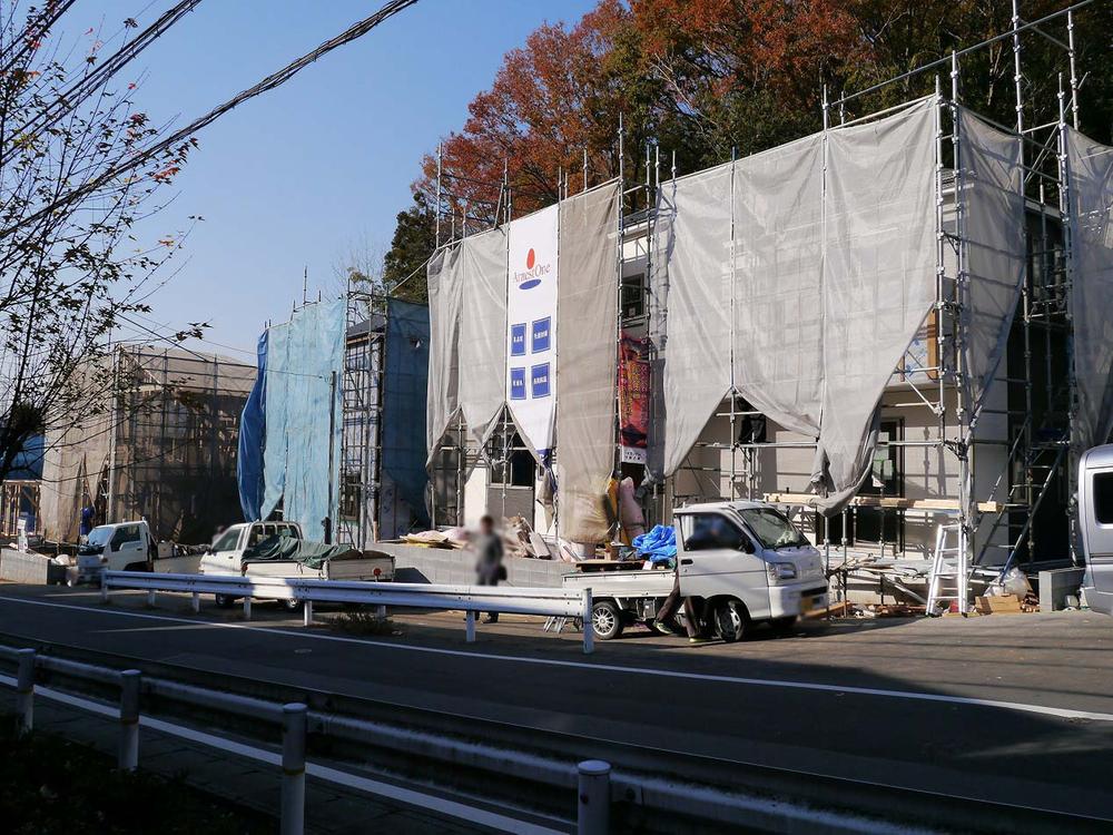 Local photos, including front road. Also Hachioji IC close access is also good with a good quiet residential area per sun in the south road. Solar power generation systems equipped with housing.