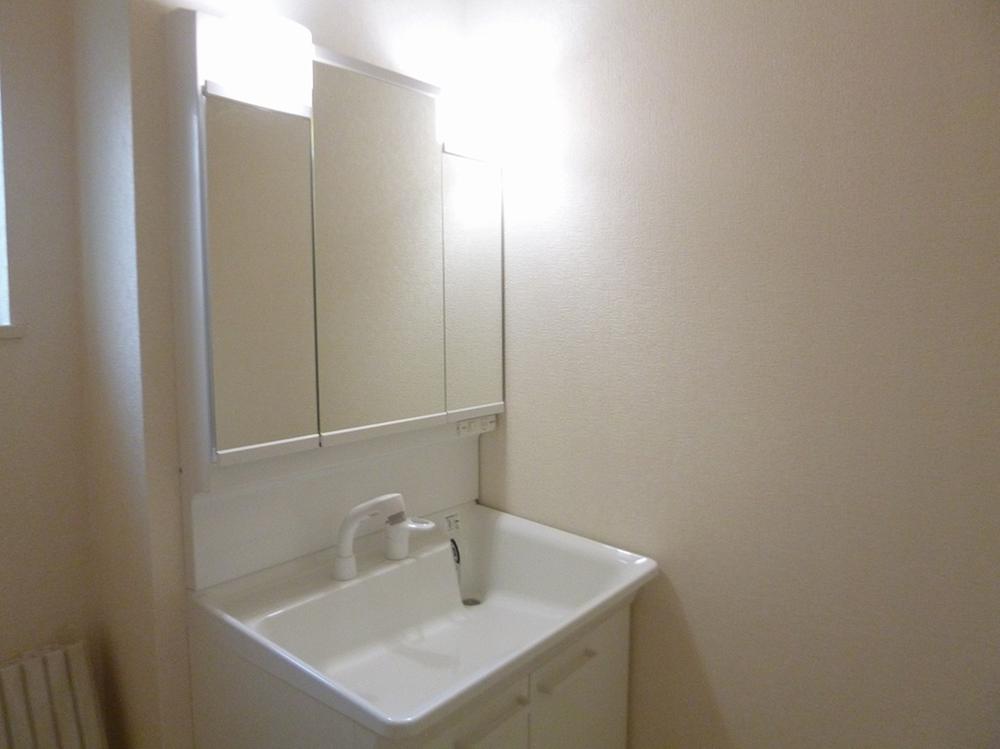 Wash basin, toilet. Indoor (11 May 2013) Shooting