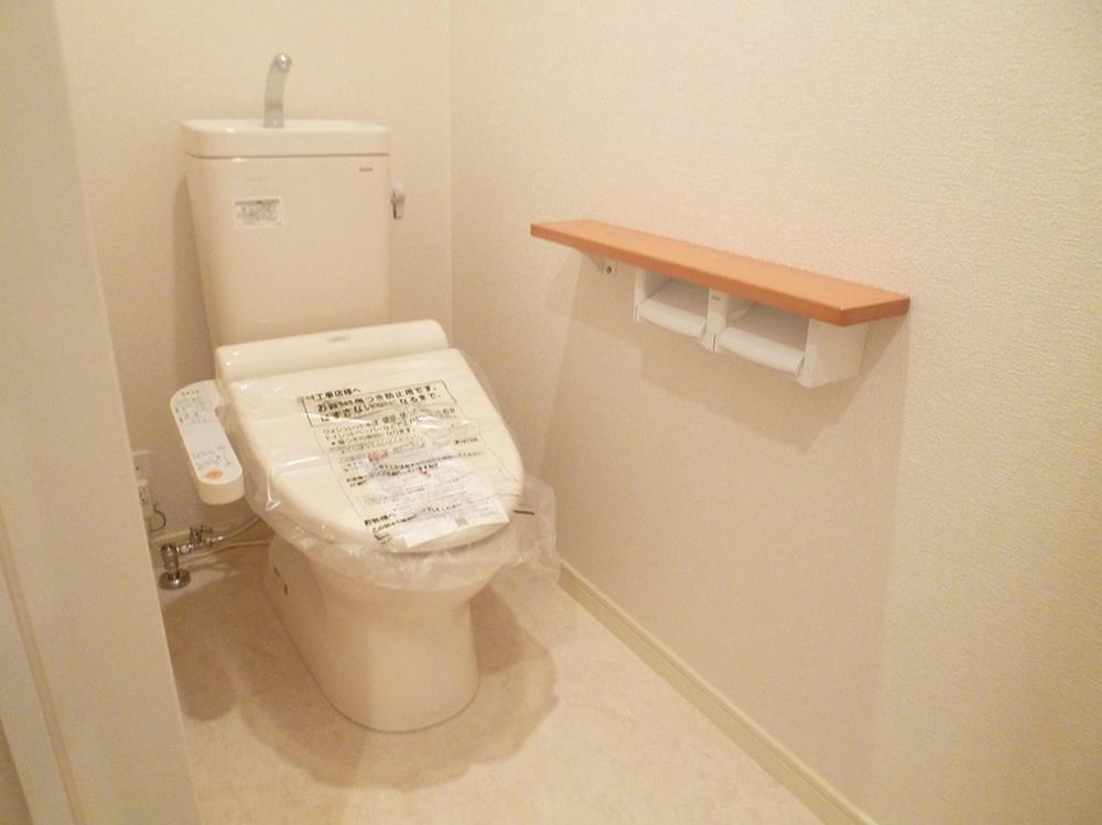 Toilet. Indoor (11 May 2013) Shooting