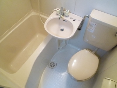 Bath. Cleaning Easy! 3-point unit is