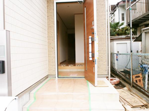 Entrance. It is also difficult to slip a rainy day in the tile floor
