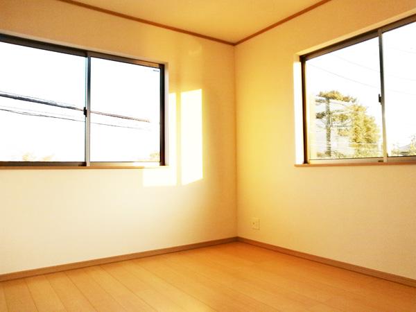 Non-living room. 6.5 Pledge Western-style