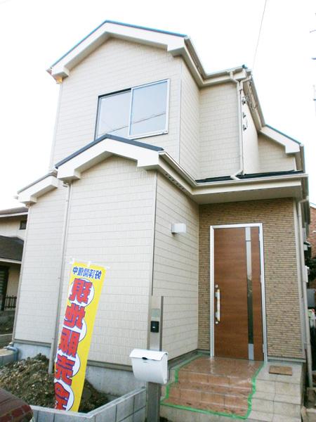 Local appearance photo. Local (11 May 2013) Shooting