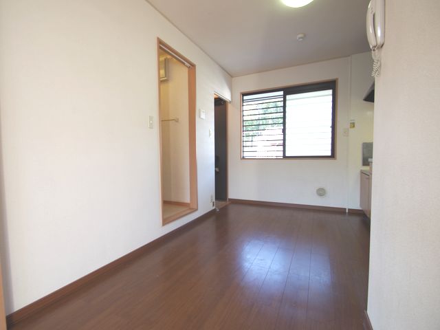 Other room space. Dining kitchen 6 Pledge