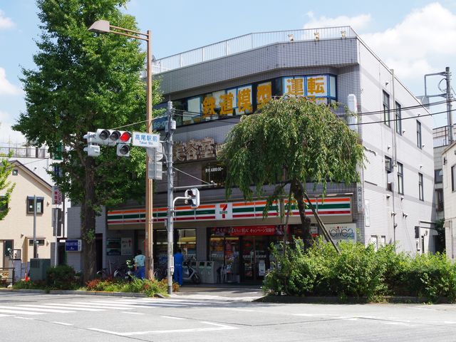 Convenience store. 450m to Seven-Eleven (convenience store)