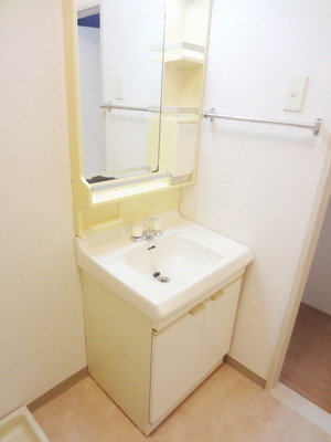Washroom. ☆ Independent wash basin ・ There are dressing room ☆