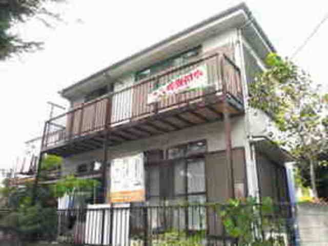 Building appearance. There is a window in one floor 1 dwelling unit square